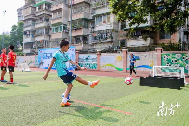 学生一展身手。