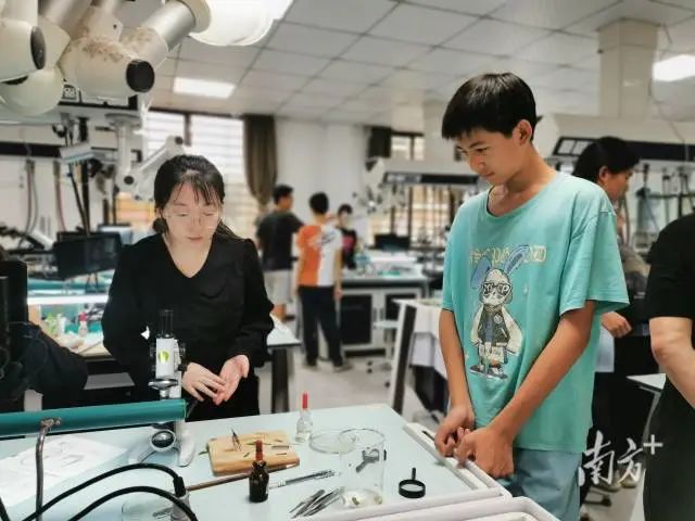 2024年4月,广东二师生物与食品工程学院成立支教团赴阳西县沙扒中学开展中学生物支教。 图片