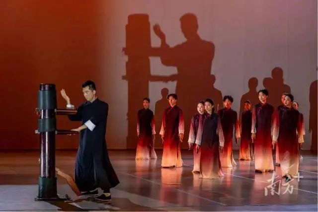 广州体育学院与鹤山市文广旅体局联合创排舞蹈《鹤山·咏春》。 图片