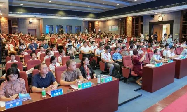 2024年“全国科学教育暑期学校”中小学教师培训(广州会场)在华南师范大学开班。 图片